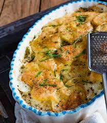 Den blumenkohl in röschen teilen, putzen, waschen, in kochendes salzwasser geben, halbweich kochen. Stuttgartcooking Blumenkohl Kartoffel Auflauf Mit Kase Uberbacken
