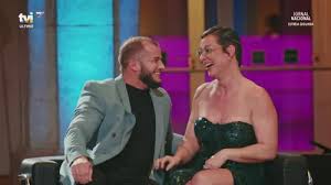 Ao lado do marido, Elsa Raposo surge em lugar especial e deixa fãs  rendidos: "Lindo casal"