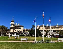 It's worth visiting the grand dining room because of perfectly cooked caviar, southern fried chicken and classic caesar salads.you will enjoy its food, particularly good pecan pie, lemon pudding and chocolate cakes.when visiting this place, it's a must to try. 48 Hours On Jekyll Island Georgia Styleblueprint