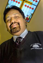 Mumbai pastor and North Canton couple share in ministry to India's poor