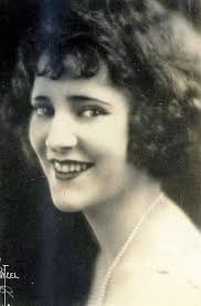 Edith Roberts. 35. Septicemia tras parto