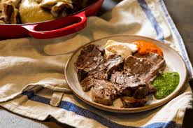Basterà sminuzzare la carne, aggiungere qualche verdura, insaporire tutto in padella, cuocere la pasta e saltarla nel condimento. Come Riciclare Il Bollito Le 10 Migliori Ricette Per Recuperare Il Lesso Dissapore