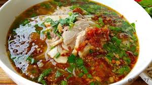 The curry is a blend of several spices such as ginger, tamarind, turmeric, and. Typical Food To Eat In Chiang Mai Thailand Hostelscentral Com