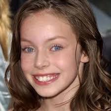 Julia Winter's Instagram, Twitter & Facebook