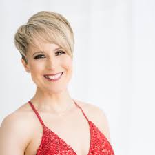 Elaine Gray's Instagram, Twitter & Facebook