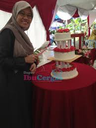 Kek birthday anak saya nur aimi alisha yg ke 5 thn.atas permintaannya nak kan kek hello kitty.happy birthday alisha!!! Kek Kahwin Maroon 3 Tingkat Dapur Ibucergas Com