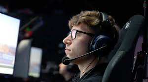 We got a second to interview #BrynCollins, while his team mate #RaoulHyman  is behind the wheel of the #88 car. VRS Le Mans Virtual Team Proton  Competition Traxion.GG #ProtonCoanda #Esports #motorsport |