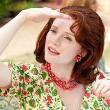 She is the eldest daughter of actor and filmmaker ron howard. Bryce Dallas Howard Advises Not Watching The Help