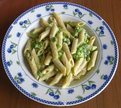 Il condimento di questo piatto di pasta veloce fatto con panna prosciutto e piselli è un grande classico, una ricetta adatta anche per i bambini che solitamente adorano tutto ciò ce prevede la. Penne Panna E Piselli Al Curry Veganblog Ricette E Prodotti Dal Mondo Vegan