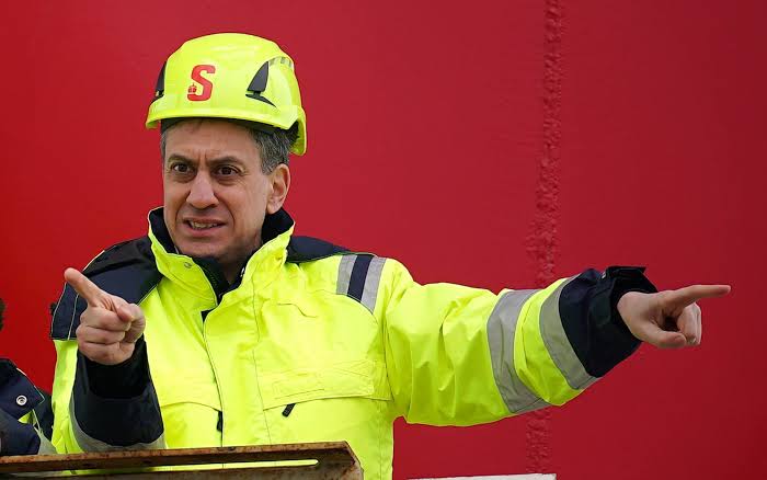 Miliband signs off on Falklands drilling despite Argentina row