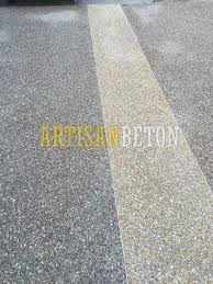 Dalle gravillon fond clair , agrégats jaune Beton Desactive Revetement Pour Sols Exterieurs Artisanbeton