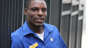 Singing pretzel guy stuns at Monmouth Mall