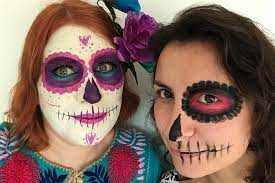 Am tag der toten, spanisch día de muertos (auch día de los muertos), einem der wichtigsten mexikanischen feiertage, wird traditionell der verstorbenen gedacht. Dia De Los Muertos Tag Der Toten In Mexiko Plus Tipps Fur Kostum Schminke Travel On Toast