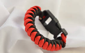 Herringbone knot paracord key fob. 74 Diy Paracord Bracelet Tutorials Explore Magazine