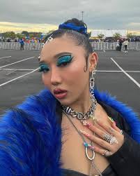 swipe 4 my first corndog ever 🤓 had the best time at @rollingloud 🖤 thx  @kappa for the vip experience, @aboutfacebeauty for adding some glitter to  my glam, @dussecognac for drinks all