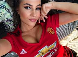 GALERIE FOTO: ”Cea mai sexy fană” a unei echipe de la Cupa Mondială! Cu  cine ține Katrina Maria