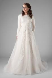Hochzeistkleider a linie online für sie nach maße zum abiball gehen. Modest And Fabulous That Long Delicate Sleeve The Floral Intricate Lace The Flattering Natural Waist Kleider Hochzeit Hochzeit Kleidung Kurvenreiche Braut