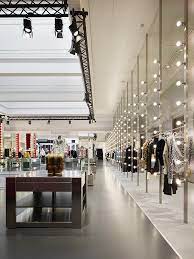 Show Cuccuini Nuovo Concept Store A Livorno Status Contract Moderno Arredamento