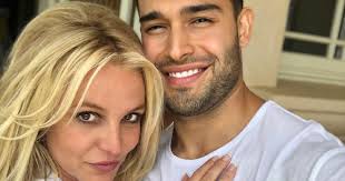 Sharing the news in a recent instagram post, the personal trainer, 26, revealed that he began quarantining as soon as he learned of his diagnosis to prevent exposing others to the novel disease, like his pop star girlfriend. Britney Spears Boyfriend Sam Asghari Is A Dependable Partner