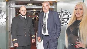 Το στικακι που τιναζει στον αερα το συστημα παιδεραστων, πισωγλεντηδων και δανεικων εραστων στα χαμαμ τησ ακολασιασ. O Prwhn Ths Mizerakh Thn Plhrwnei Me To Idio Nomisma Mpainei Sto Game Of Love Binteo