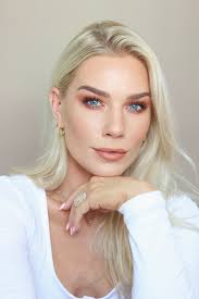 Alltså nordicfeel är väldigt generösa just nu, för om du handlar för över 599kr får du allting på bilden ovan i en goodiebag (värde 815kr!) om du använder koden 'bianca'. Caia Queens