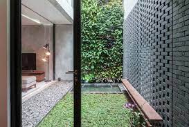 Taman vertikal adalah opsi yang cukup baik untuk lahan berukuran mini. Inspirasi Taman Vertikal Sederhana Untuk Rumah Di Lahan Sempit Arsitag