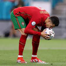 Retrouvez le classement des buteurs sur l'équipe. Euro 2021 Portugal Cristiano Ronaldo Devient Meilleur Buteur De L Histoire En Selection Avec Ali Daei Avec 109 Buts Eurosport