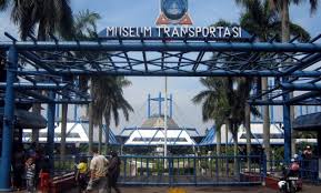 Kamu bisa menggambar sketsa bunga sakura ini menggunakan pensil yang kemudian. 10 Foto Museum Transportasi Tmii Taman Mini Jakarta Lokasi Sejarah Jejakpiknik Com