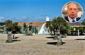 Ricardo salgado transferiu para a mulher e os três filhos quase 2 mil milhões de euros, cinco meses antes do colapso do bes. Mp Quer Demolir Casa De Ricardo Salgado Nas Dunas Da Comporta Idealista News