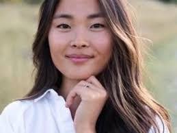 Julia Andino's Instagram, Twitter & Facebook