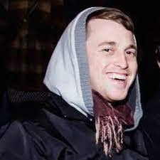 Sam Allman's Instagram, Twitter & Facebook