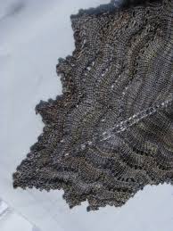 The beautiful triangular shawl from regia colour line stands out, especially by the beautiful intense color gradient immediately in the eye. One Skein Knitnscribble Net