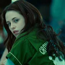 Costume Lovers 🧵 — Bella Swan (Kirsten Stewart) Green bowling...