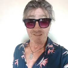 Te ha enviado un mensaje 📩 Este usuario visitó tu perfil en instagram y  threads. Nos seguimos mutuamente 😉🤗🥰