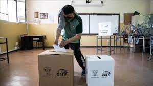 Las autoridades del jurado nacional de elecciones (jne) de perú anunció el cierre de todos los colegios electorales, así como el inicio formal del conteo de votos para conocer al próximo jefe de. Que Se Juega En El Superdomingo Electoral De Ecuador Peru Y Bolivia