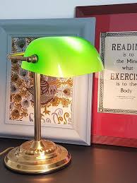 Vintage Banker Schreibtischlampe Aus Messing Mit Glasschirm In Etsy Novelty Lamp Vintage Lamp