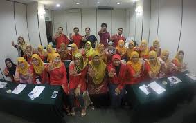 E b gemuruh jiwa semangat membara a b dari puncak ingin ke angkasa g#m c#m berkalungkan bintang berkelipan a b d menyerlah jauh dari yang biasa c#m ungkapan ini bukan sekadar bermimpi d b segalanya. Bicara Mentari Lirik Lagu Gemuruh Faizal Tahir