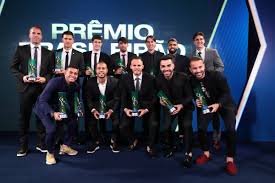 Marinho, do santos, e weverton, do palmeiras, foram as únicas unanimidades. Palmeiras E Internacional Dominam A Selecao Do Brasileirao 2018 Veja Os 11 Escolhidos Brasileirao Serie A Ge