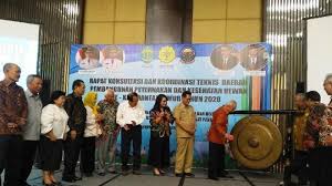 Telkomsel juga disukai karena menawarkan paket telepon yang lumayan murah. Https Kaltim Tribunnews Com 2021 01 14 Prodi Keperawatan Universitas Muhammadiyah Kaltim Raih Akreditasi A Prof Udi Awal Yang Sangat Baik Https Cdn 2 Tstatic Net Kaltim Foto Bank Images Prof Udiansyah Jpg Prof Udiansyah Kepala Lembaga Layanan