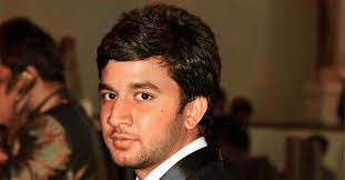 Sumit Advani's Instagram, Twitter & Facebook