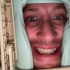 A page for describing creator: Chris Morris Tipo Morris Twitter
