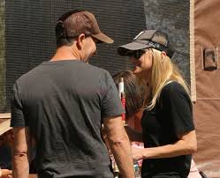 Anna faris reportedly has a new beau, cinematographer michael barrett. Anna Faris Dating Cinematographer Michael Barrett