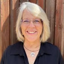 Lisa Manke's Instagram, Twitter & Facebook