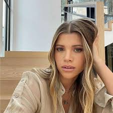 Hair frosting ❄️is the new 2022 colour trend you need to know about. And  it's Hailey Bieber-approved!! Read below... . What is the hair frosting  colour trend? “Dreamed up by Stuart Marsh,