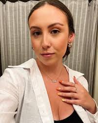 any excuse to show off my nails 💅🏼