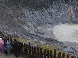 Dari cerita sangkuriang dan legenda gunung tangkuban perahu yang disampaikan, terdapat pesan moral yang bisa dipelajari dari legenda asal muasal gunung tangkuban perahu ini. Gunung Tangkuban Parahu Antara Legenda Sangkuriang Dan Erupsi Regional Liputan6 Com