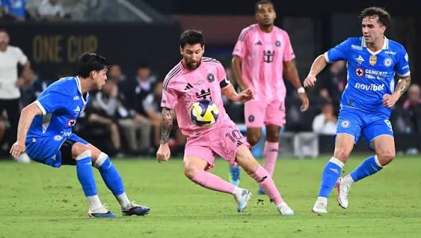 🚨 ¡GOL DE MESSI! ¡GOL DE MIAMI! 🚨 Aquí puedes seguir EN VIVO y GRATIS el Inter Miami vs Cruz Azul en la Campeones Cup HOY 🏆 🦩 1-0 🚂
