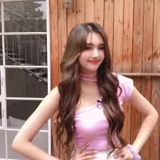 Her stage name is aisha (아샤). Aisha 040820 Aisha Everglow Facebook