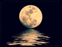 Luna urmează să răsară în momentul în care soarele va apune. Pin By Beatriz Pena On Sun Moon Full Moon Moon Full Moon Names