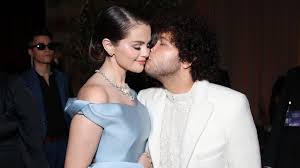 Selena Gomez celebra su relación con Benny Blanco en su nuevo disco: las  indirectas a Justin Bieber, mucha pasión y una oda al amor | Gente | EL PAÍS